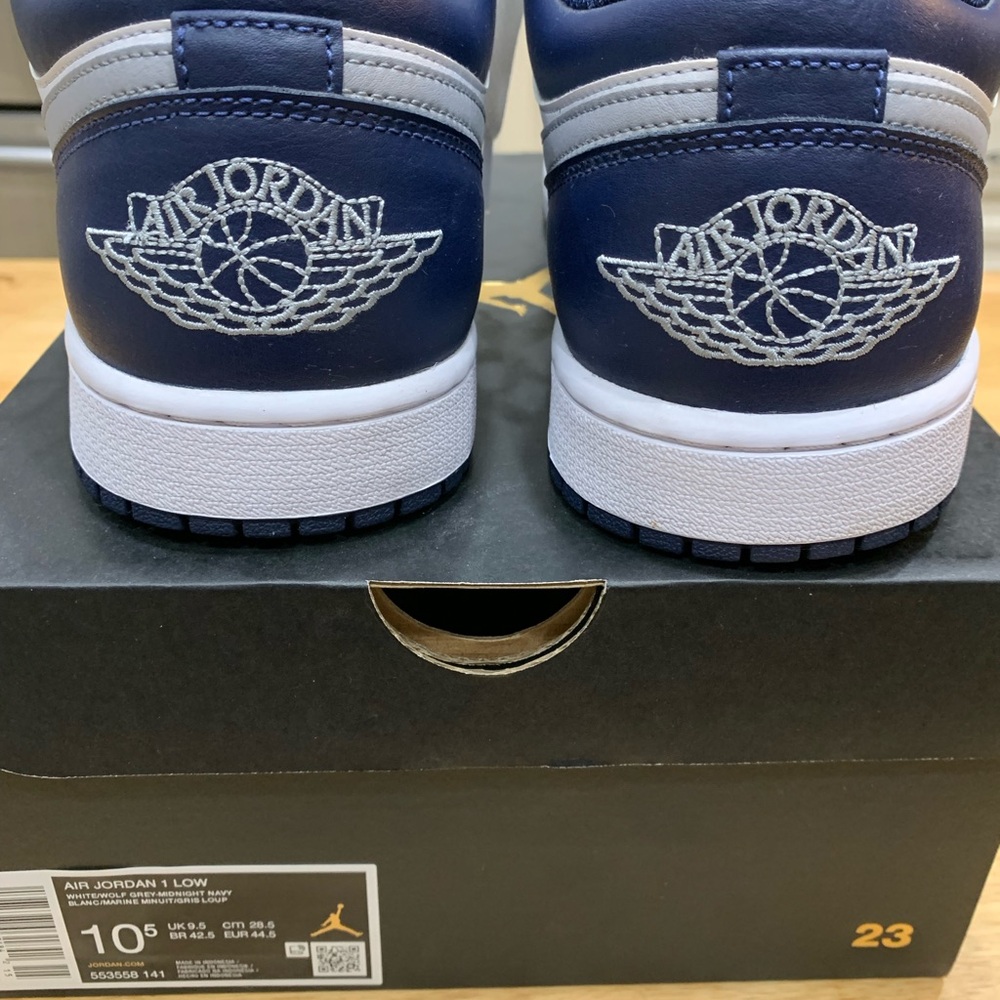 Nike Air Jordan 1 Low
White/Wolf Grey/Midnight Navy - Picture 8 of 11